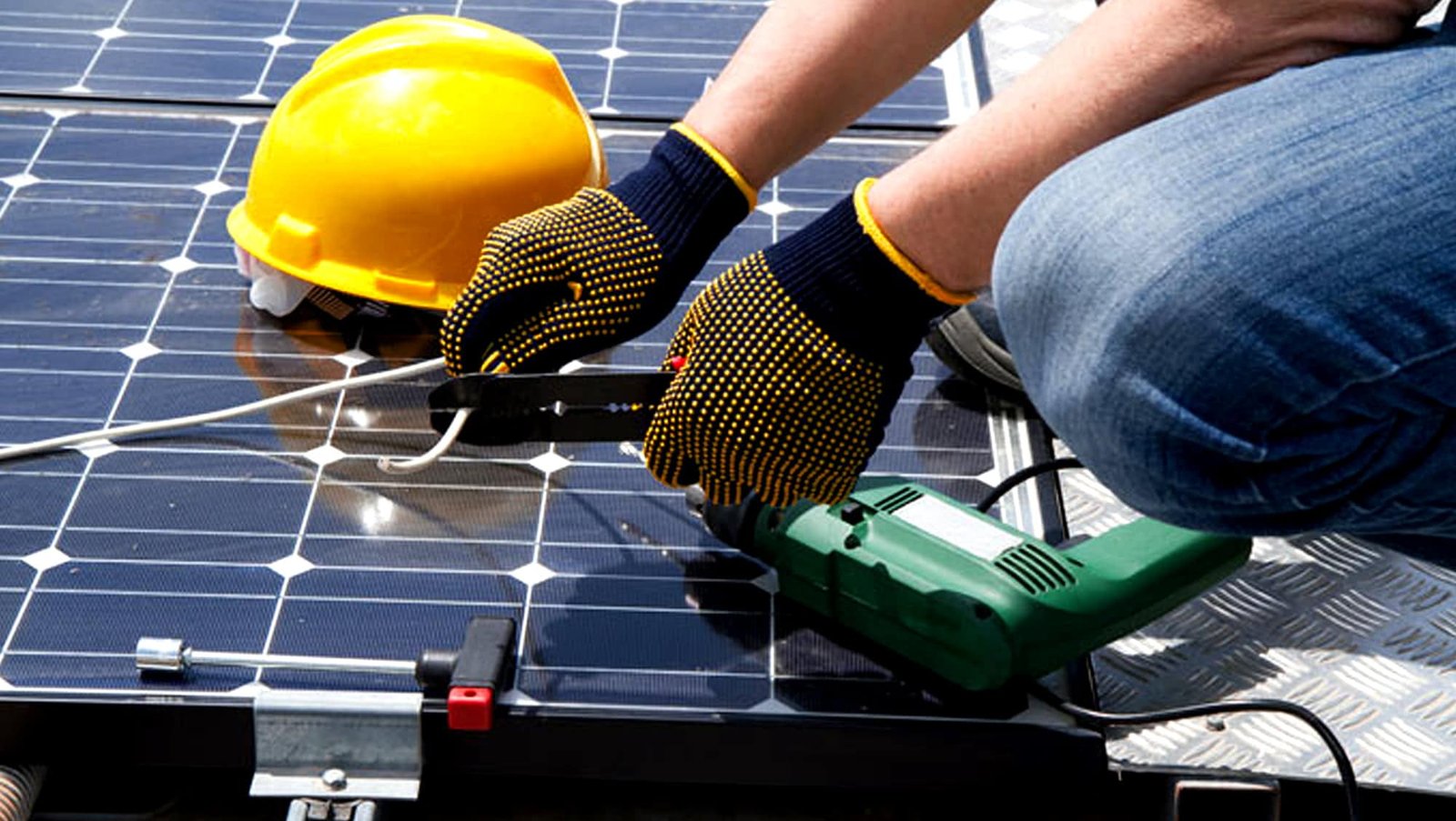 Solar-Panel-Installation-Procedure
