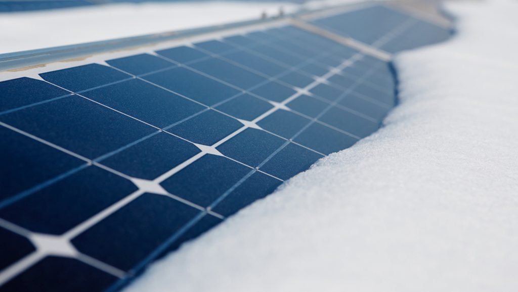 Solar-Panel-In-Snow