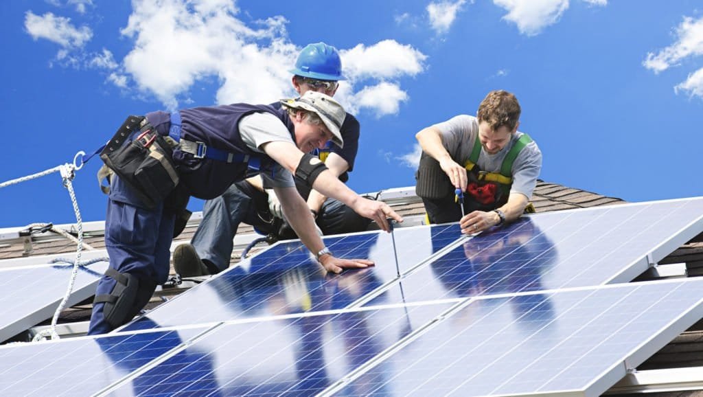 Specialists-Installing-Solar-Panels