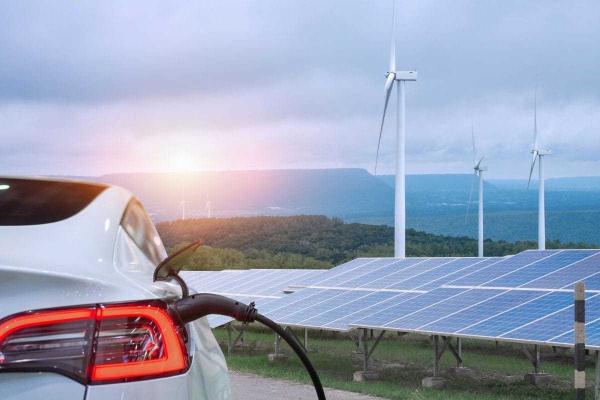 EV-Charger-and-Solar-Panels
